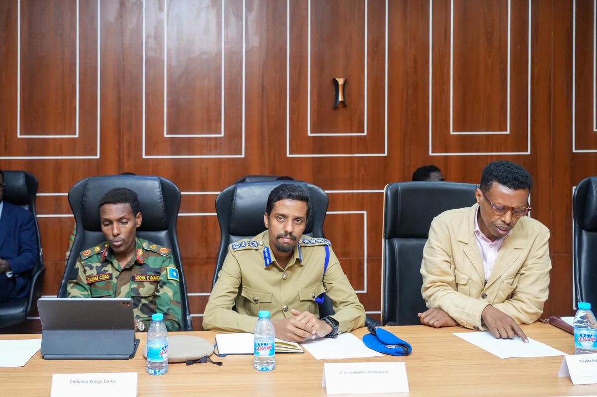 sntvnews1's tweet image. President @HassanSMohamud chaired the National Security Council meeting today, which deliberated on the country’s overall security and the strategies for the #ATMIS transition. During the meeting, key agenda items including the ongoing reform and capacity building of the National…