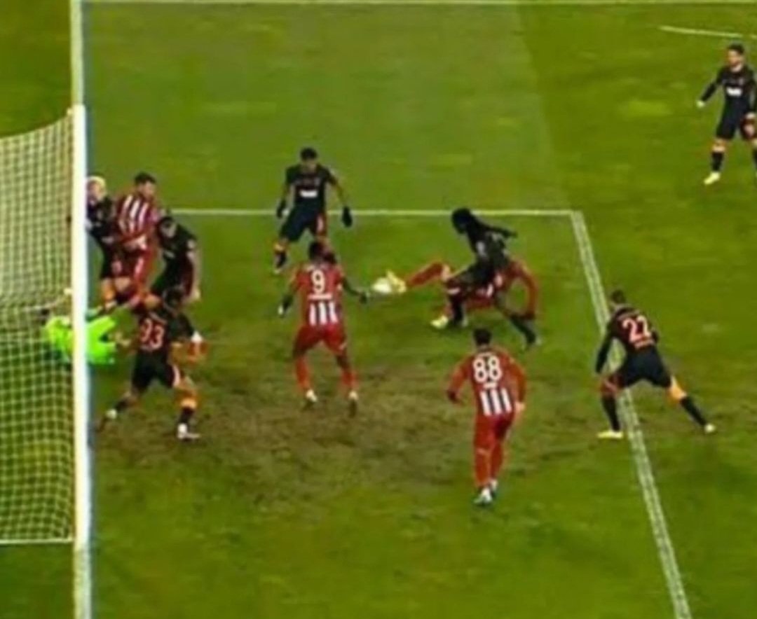 Sivasspor - Galatasaray maçında burda G*tünden çizgiler çizip ofsayt yok diyenler

Fenerbahçe - Başakşehir maçındaki pozisyona Ofsayt diyorlar

Siz Ofsaytı öğrendinizmi Troller 

#sarayıntakımıgalatasaray 
#BFKvFB 
#Fenerbahçe 
#Beşiktaş
#GSvTS #UEL
#trabzonspor
#FenerinMaçıVar