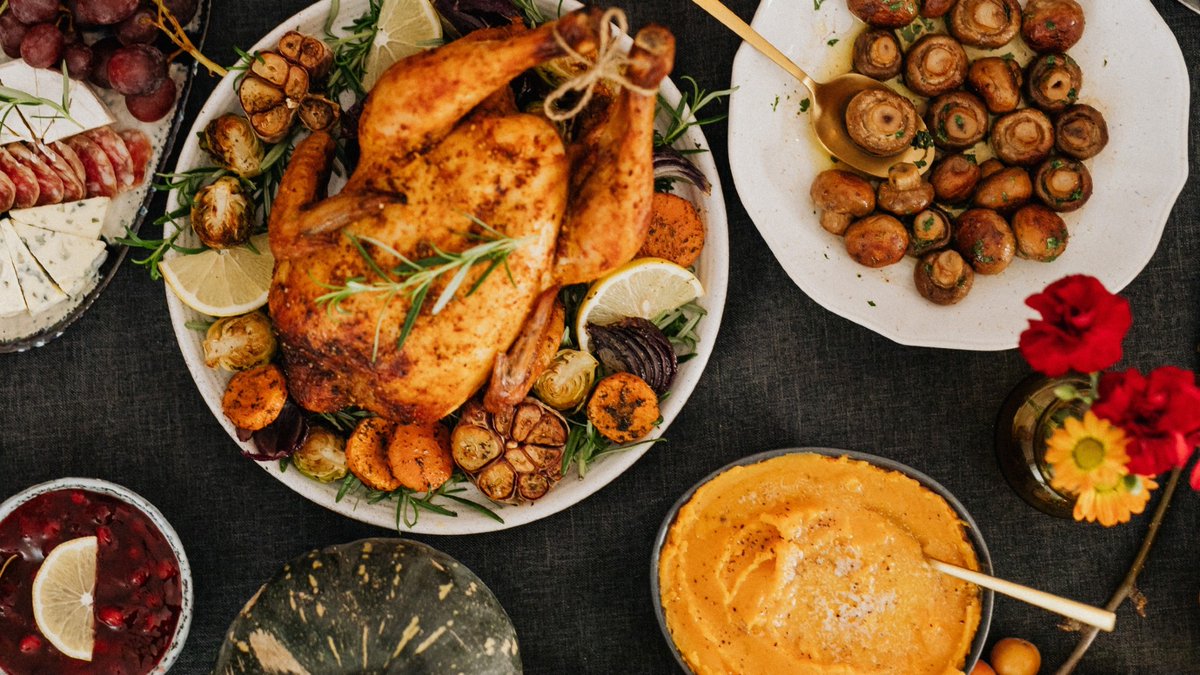 comerbeber's tweet photo. La magia de las fiestas está en la mesa. Descubre recetas irresistibles y consejos culinarios para celebrar con estilo en https://t.co/1P9MtK8ykl. 🎄🍴 ¡Deja que cada plato sea un brindis lleno de sabor y alegría! 🥂❤️
https://t.co/YENzOGfs11
#RecetasFestivas #CocinaCasera https://t.co/ZRwbU8ob5M