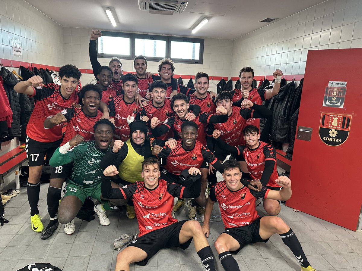 CD_Cortes3's tweet photo. Victoria del #CDCortes 3-0 C.D. Cantolagua‼️ ➕3️⃣ 🔴⚫️ #AupaCortes #VamosCortes #JuntosSomosMasFuertes
TODOS JUNTOS 🍍🔴⚫ A por lo siguiente
#AupaCortes 🔴⚫️ https://t.co/dA2b1o6Vci