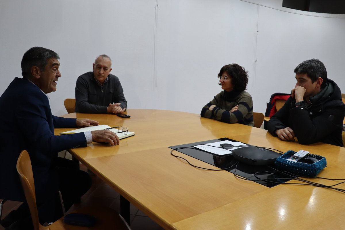 A #Campredó, en Damià Grau, vam abordar qüestions d’habitatge, urbanisme, salut i el funcionament de les Entitats Municipals Descentralitzades (EMD). També vam comentar l’assistència sanitària i la gestió del creixement industrial