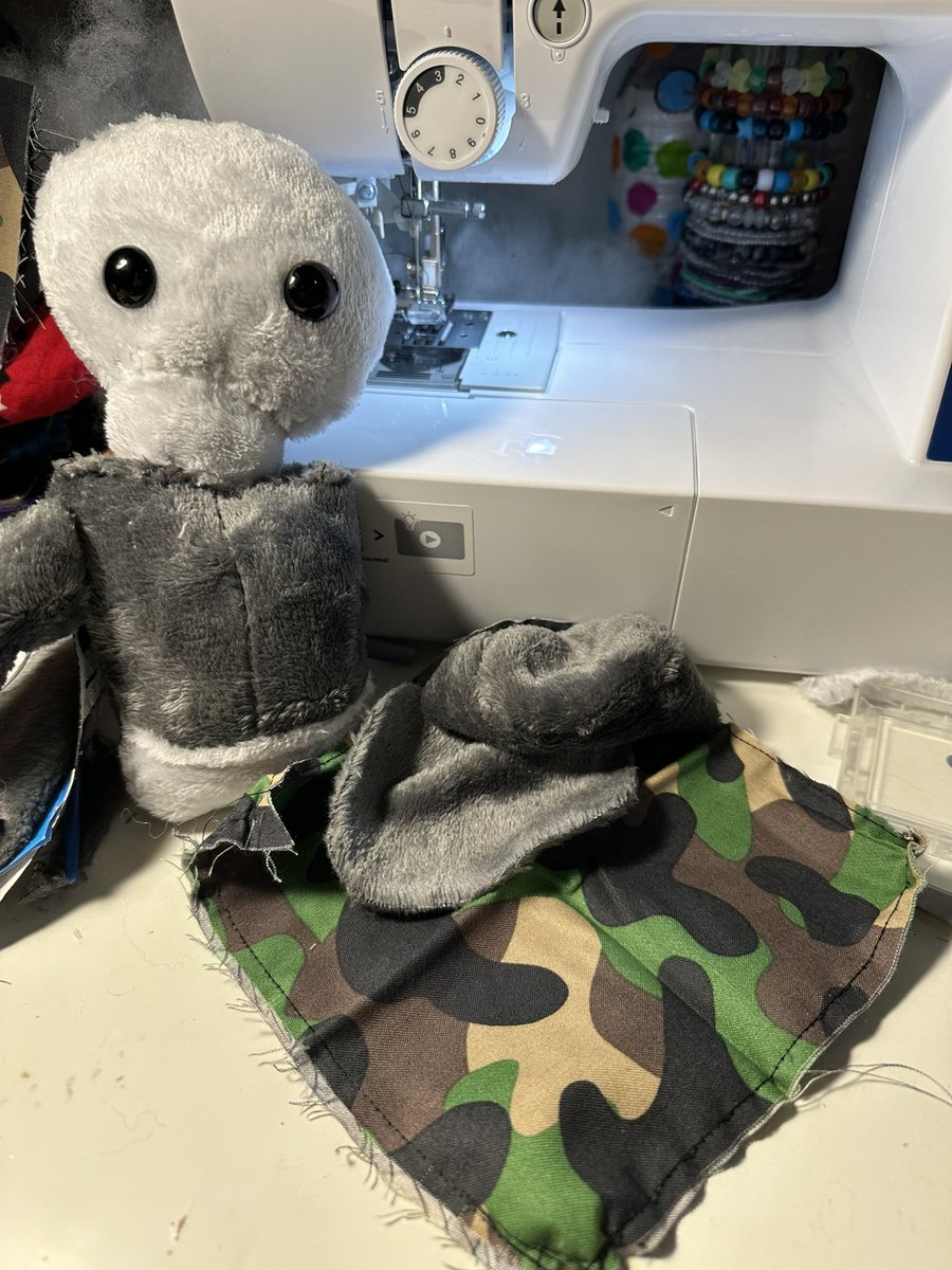 A little someone is coming to town 🦛🪖

#Robloxpiggy #Piggyroblox