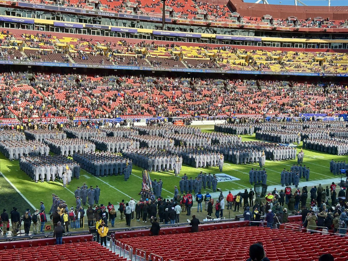 LinacreMedia's tweet photo. Americaβs Game β the 1οΈβ£2οΈβ£5οΈβ£th planing and 2οΈβ£nd for me on the mic. πΊπΈ
Congrats to Navy, and to both #Navy and #Army on outstanding seasons. Good luck in their bowls. Leaders of character all the way through.
#ArmyNavy #CICTrophy #CollegeFootball #LinacreMediaEvents ππ₯ππΊπΈ https://t.co/W4V35tJWVs