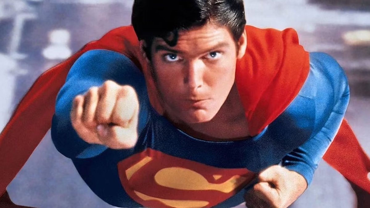 Aquest cap de setmana he fet un revival del Superman de Richard Donner i n'he tret tres grans conclusions:
1) Els nens "d'antes" teníem molta paciència pq. el primer vol surt al min. 47. 
2) Cristopher Reeve era un troç d'actor. 
3) Margot Kidder com a Lois Lane punxa i fort.