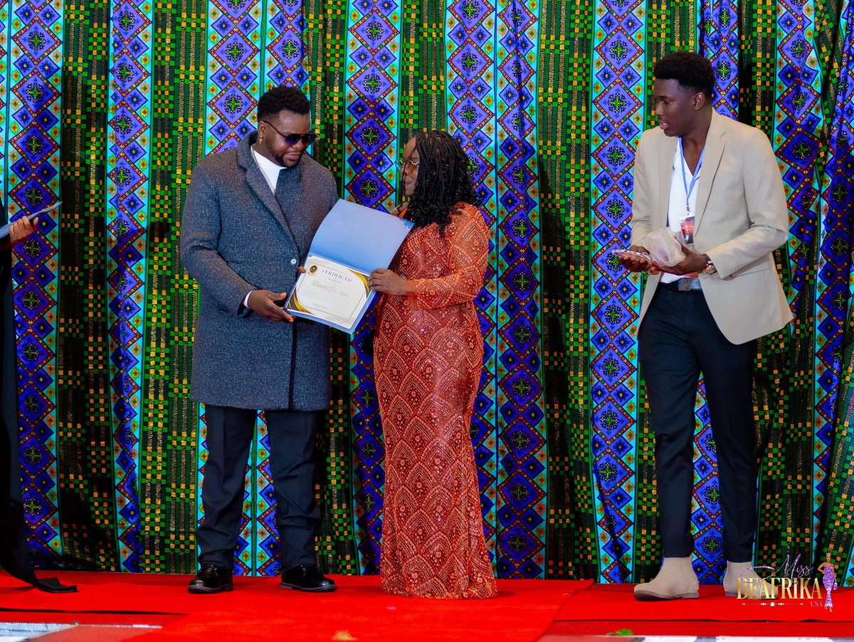 IFodjo's tweet photo. #Diamantaire_Prod 💎🇨🇦🇨🇫🇺🇸
Merci à Dieu pour tout ce qu’il a fait dans ma vie, merci 🙏 pour le prix 🥇 
Désormais appeler moi #Le_Sauveur 
Aimé Césaire Ngobougna Beafrika Foundation Josiane Deby Edson Cozy 
👉 https://t.co/ush9QgVtb1 https://t.co/W223y7sdIQ