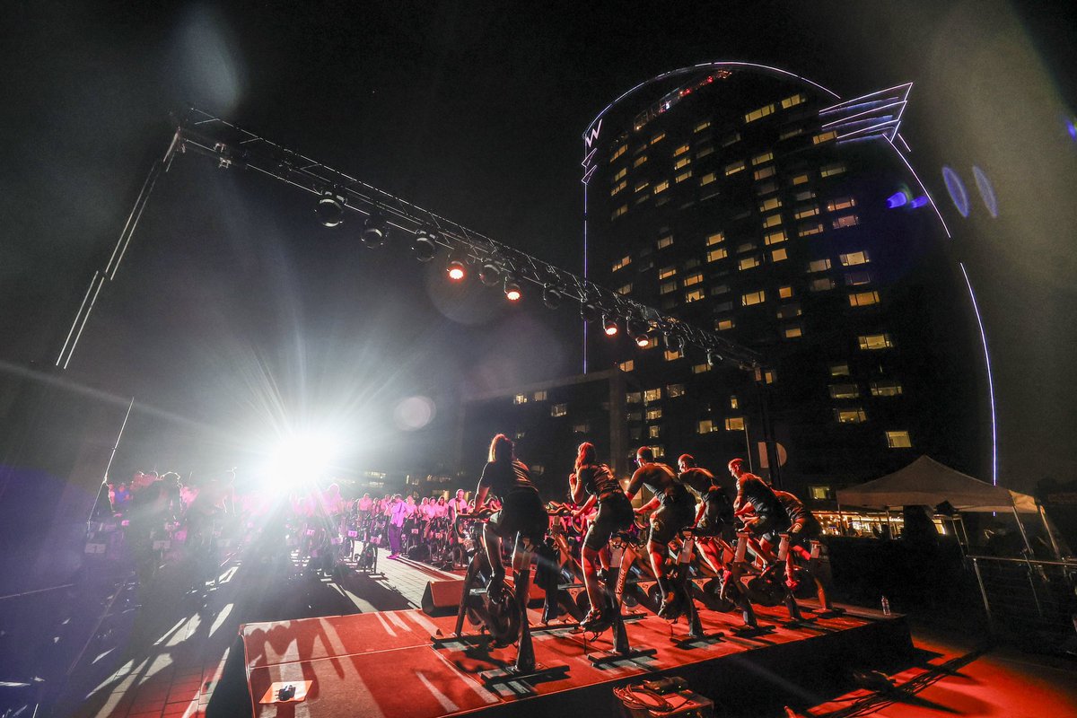 Amb aquest equipàs vàrem sumar per a #LaMarató3Cat #pedalejaperlamarató <a href="/erikavillaecija/">erika villaecija</a> <a href="/ClaraEspar/">Clara Espar Llaquet</a> <a href="/AnniEspar_/">Anni Espar</a> <a href="/lauraroca4/">Laura Roca</a>
<a href="/LaMaratoTV3_SVH/">LaMaratóTV3_SVH</a> 
Seguim!!!!