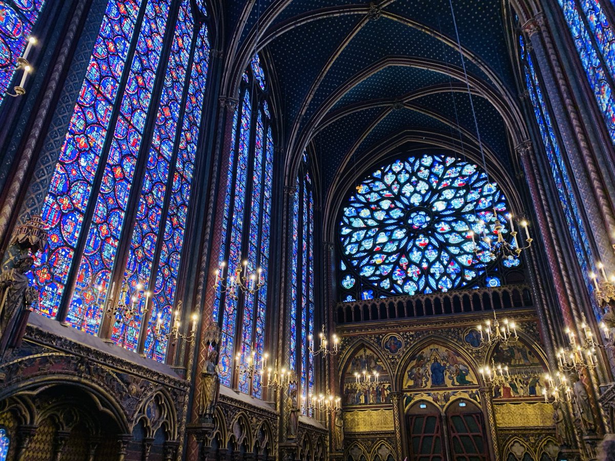 Henri2Turenne's tweet photo. Ce que la France à bâti avant le moindre contact avec l'Afrique. Je sais que ça te fait mal de te dire que nous n'avons jamais eu besoin de vous mais c'est le cas. https://t.co/BolaEVR5o4