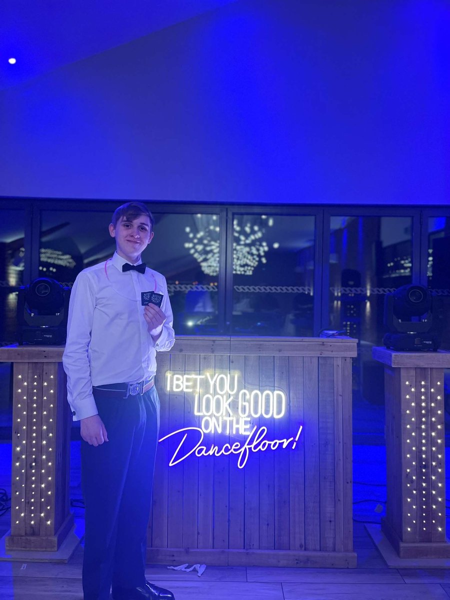 Elliot Knight tweet media