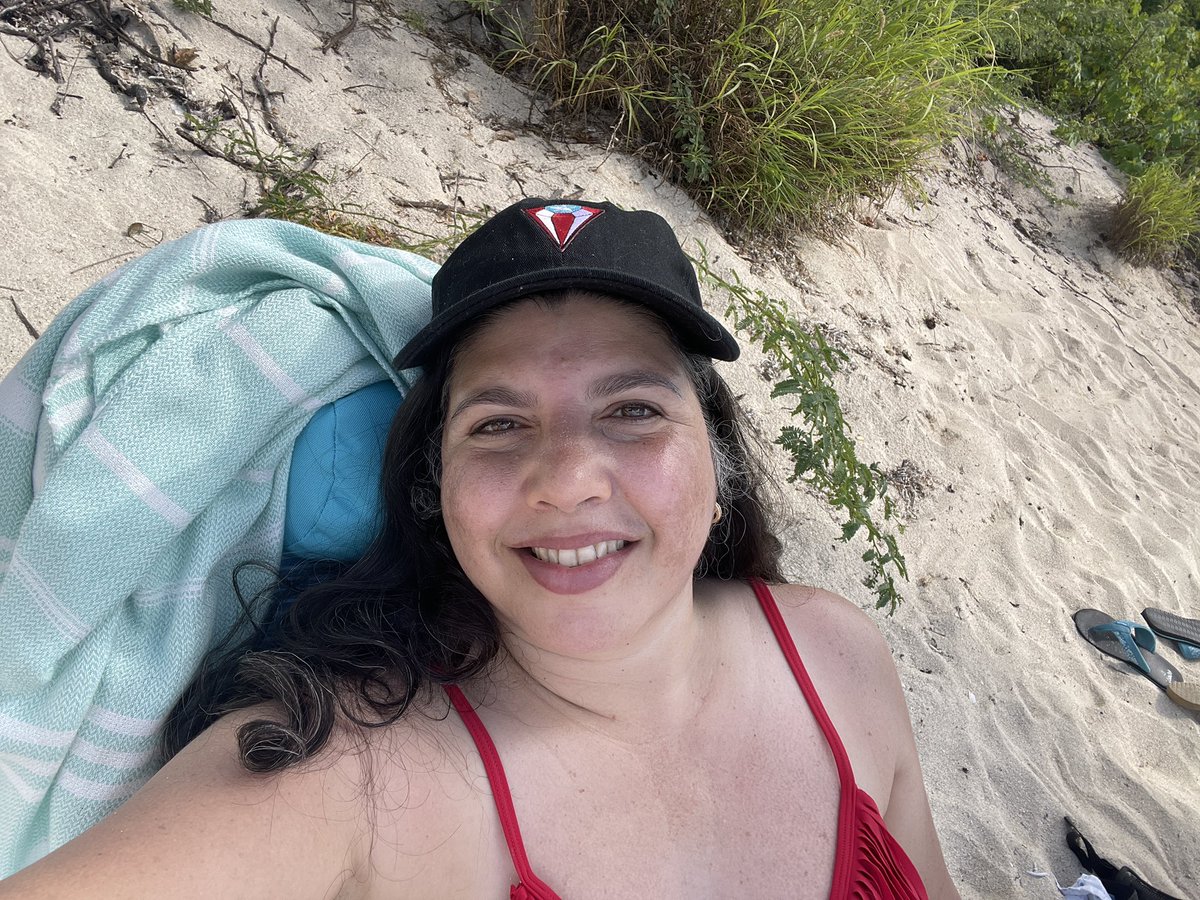 Feliz Domingo! Happy Sunday my friends! Enjoying my last couple of days in my beautiful Puerto Rico 🥰