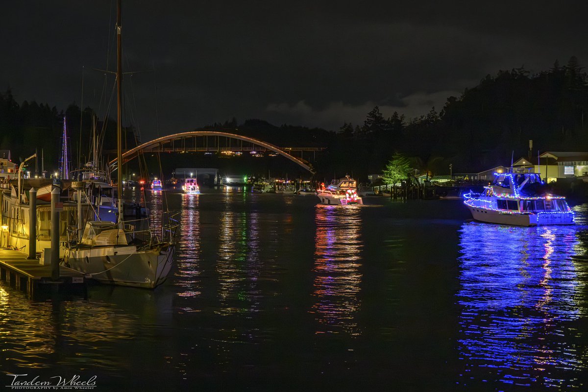 MimiRitZ244's tweet photo. Here are a few photos from last night's lighted boat parade in La Conner.
#pnw #sonorthwest #laconner #wawx https://t.co/1Dvowhzlpo