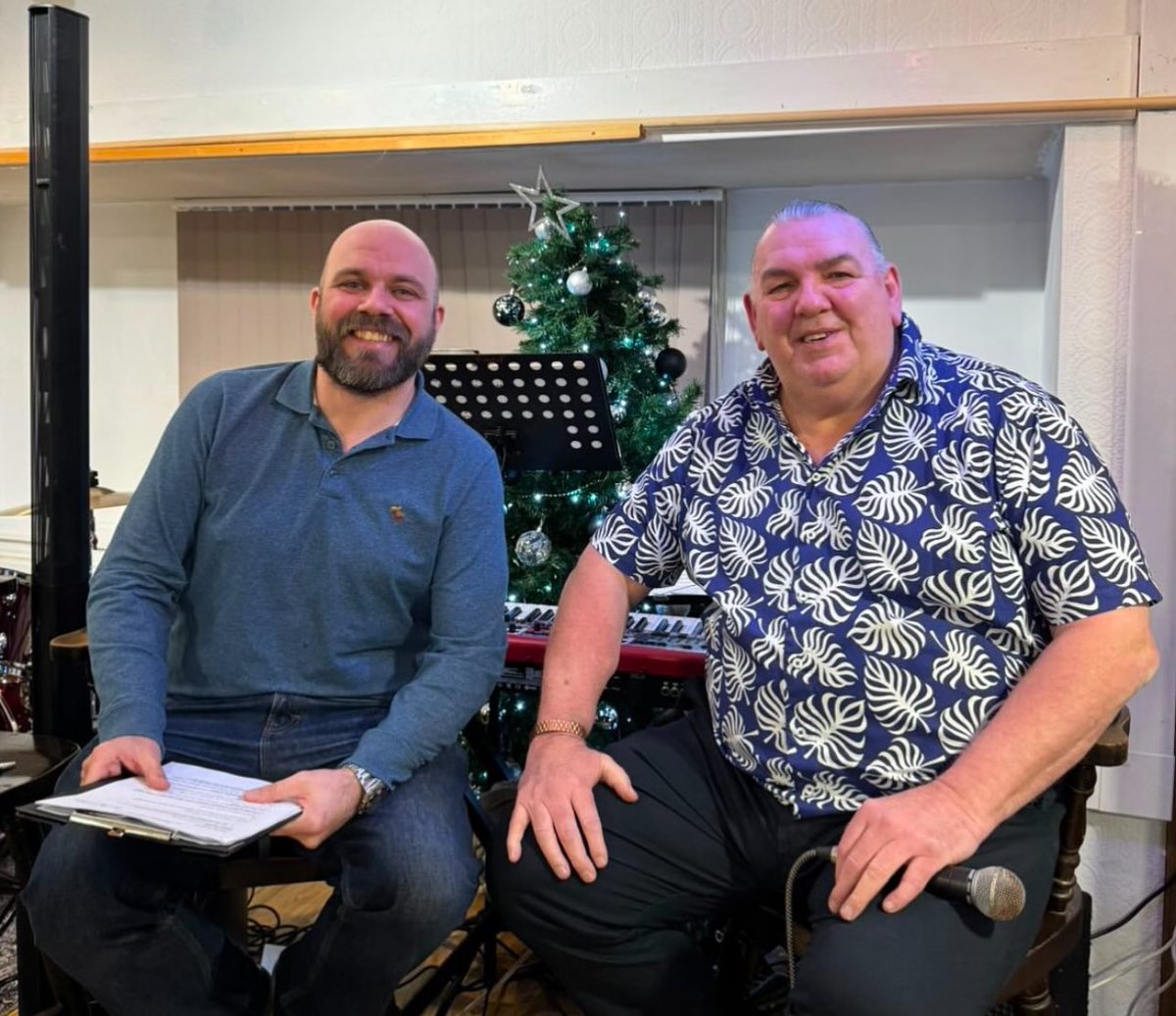 PenrhyncochFC's tweet photo. Diolch yn Fawr am noswaith arbenig
Thank you for a fantastic night! Neville Southall, Mei Emrys, Dafydd Pantrod a’r fand.
🔴⚫️ #roosters #arfor #menteriaithceredigion @FAWales https://t.co/p0aXltYEcY