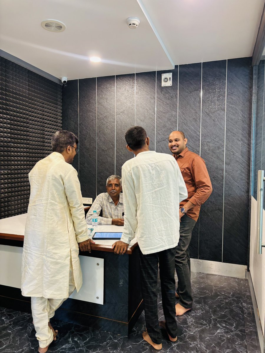 Murali_K_Reddy's tweet photo. Great day at Traders Café Bangalore!

Had insightful discussions with fellow traders on market changes, expiry trading, and strategies to adapt.

Here’s to growing stronger together! 
@jiyani02
@jaggu_100
@aditya_kiriti
@itspnreddy
@VizagTraders
@TradersCafe_blr
@TradersCafeHyd
@TraderscafePune

#TradersCafe #TradingCommunity #MarketInsights