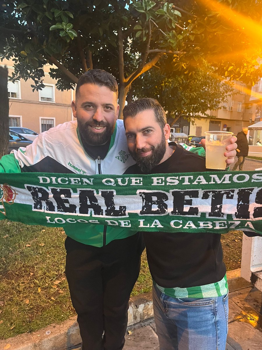 Presentes en Villareal <a href="/RealBetis/">Real Betis Balompié 🌴💚</a> un saludo <a href="/PBCarmoBetis/">Peña Bética CarmoBetis</a>