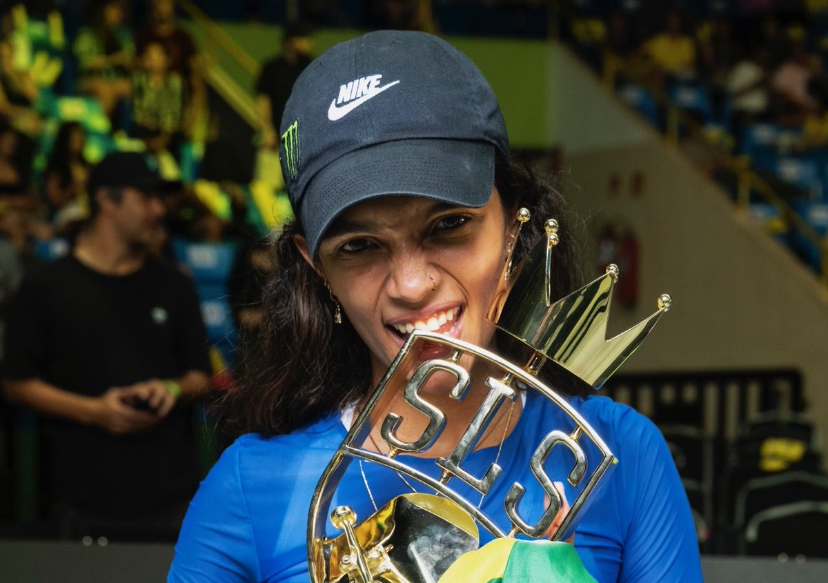 bandsports's tweet photo. Rayssa Leal brilha no final e conquista o tricampeonato inédito do Super Crown
➡️ https://t.co/MMBMnHAaFw
#RayssaLeal #Rayssa #SuperCrown #SLS https://t.co/R1Y5KCxOO7