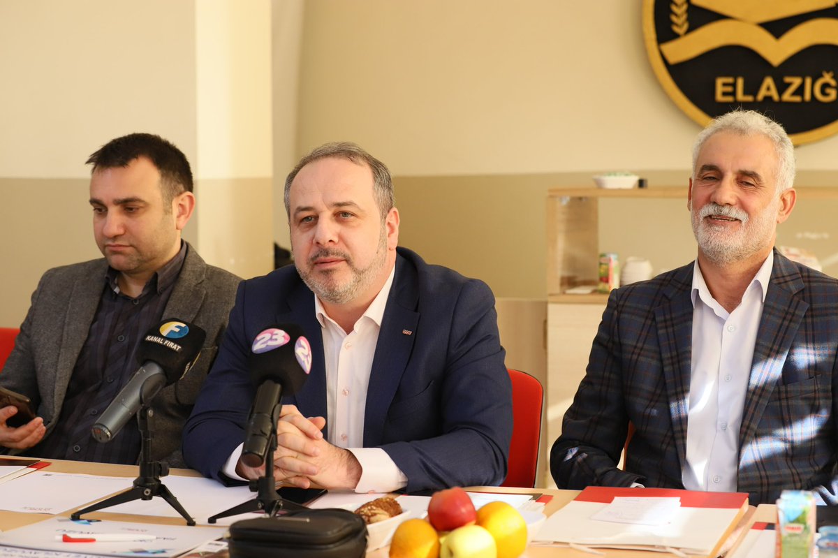 onderbulten's tweet photo. Okul Aile Birliğinin ÖNDERLERİ eğitimlerimiz devam ediyor.Elazığ’da OAB Komisyonu Başkanımız Taha Tavman, komisyonu üyelerimiz,yöneticilerimizle bir araya gelerek,kişisel beceri,analitik düşünme,sistemsel çalışma, aile ve okul geleneği oluşturan faaliyetler başlıklarını ele aldı. https://t.co/kMqONP0YKi