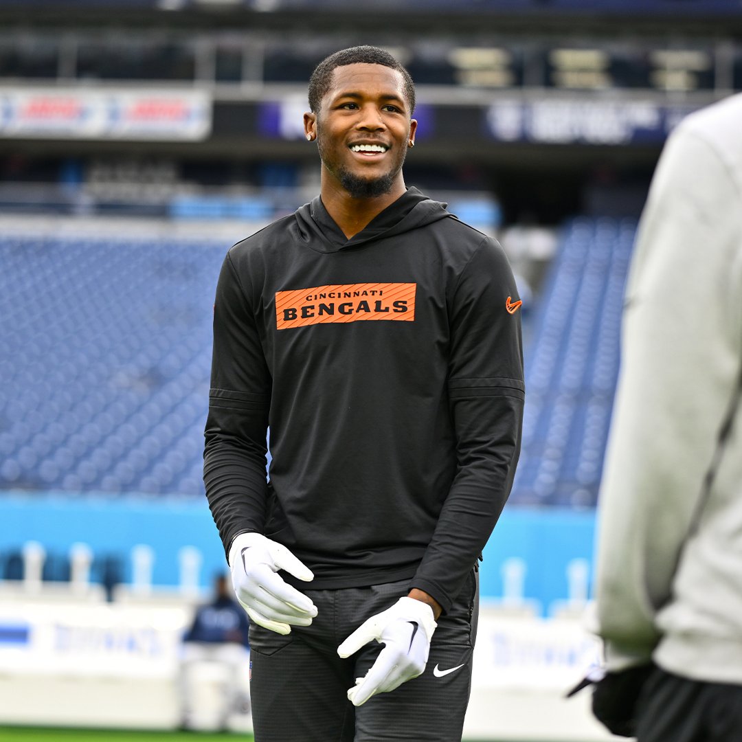 Bengals's tweet photo. Say cheese 😁

#ProBowlVote + @Real10jayy__ 
#ProBowlVote + @teehiggins5 https://t.co/AHlFQp9Qys