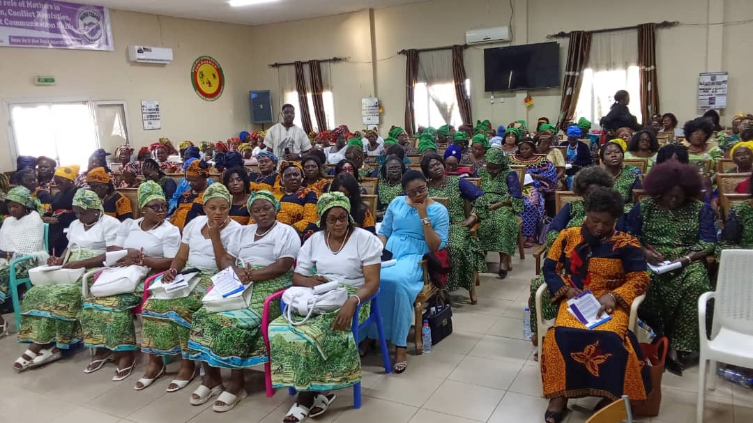 Over 200 mothers drawn from the Christian, Muslim, traditional and civil society settings have been drilled how to deradicalize youths in the conflict-hit NW Region of the country. 

This was during a 2-day workshop organised in Bamenda by <a href="/NkumuFed/">EUNkumu Fed Fed</a>
 theguardianpostcameroon.com/post/5120/en/b…