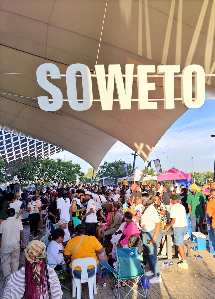 Takatso_Moloi's tweet photo. Vibing ko kasi ✨🙌🏽 Seven Sunday Colours
#Soweto #SevenColoursSunday
📍 @sowetotheatres https://t.co/Q0YtrHEgbS