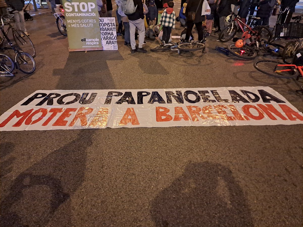 A Gran Via amb Urgell. Contra aquesta garrulada de la Papanoelada motera i per un Eixample més habitable.
<a href="/antroperplejo/">Jose Mansilla</a> <a href="/antoniobanos_/">Antonio Baños</a> <a href="/warriorofthebar/">Kristian (El Gwarrior del Barri)</a>