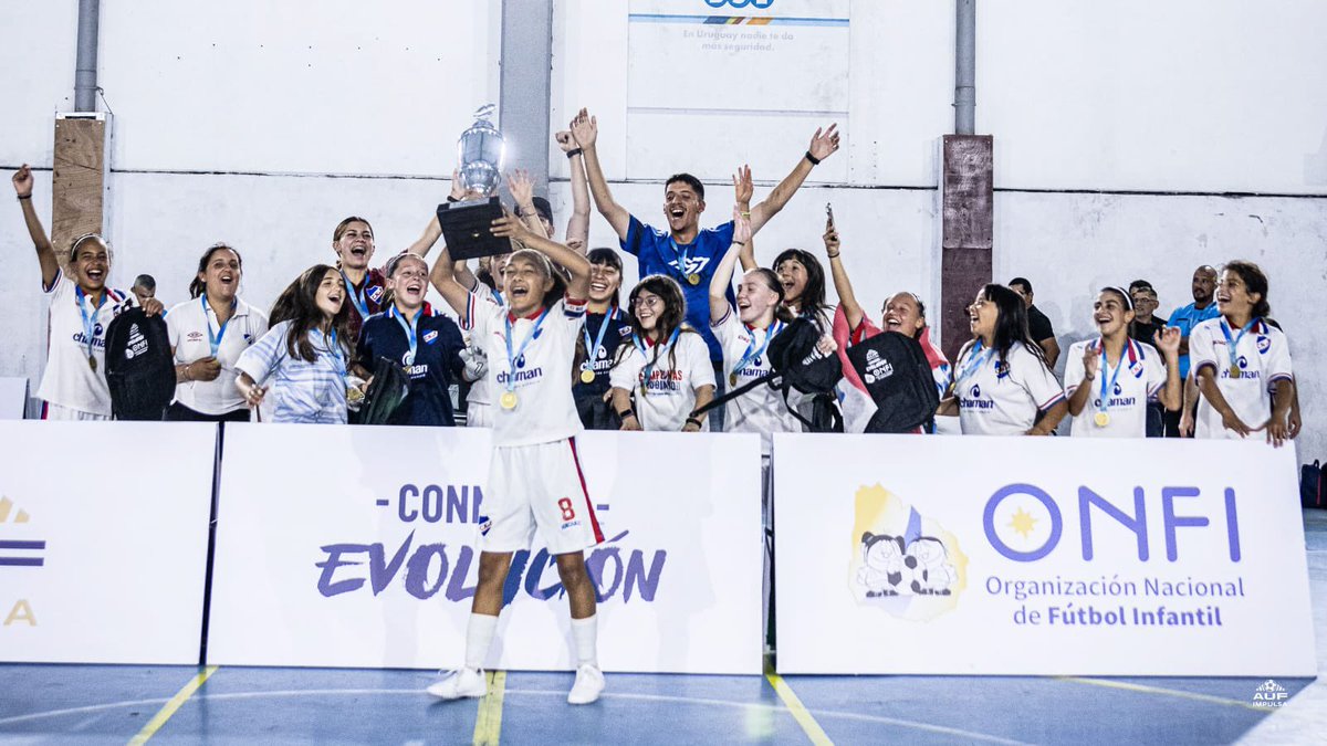 👧🏻 𝐉𝐮𝐠𝐚𝐧𝐝𝐨 𝐲 𝐜𝐫𝐞𝐜𝐢𝐞𝐧𝐝𝐨

Reunimos a niñas de diferentes partes del país.

Participaron del torneo:
Liverpool, Old Christians, Florida, Progreso (Paysandú), Peñarol, Nacional, Nacional (San Ramón), Barrio Sur (Canelones) y Litoral (Paysandú).

#SomosElDesarrollo