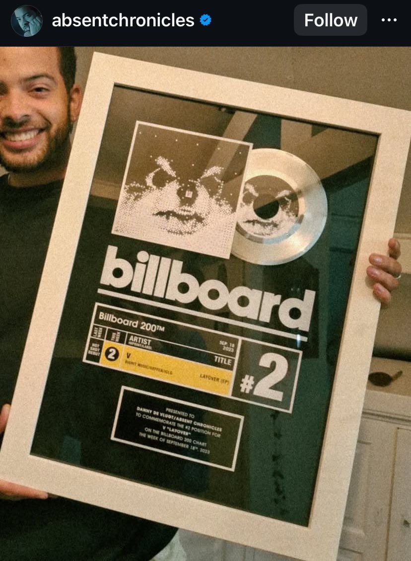 100YOUNGFOREVER's tweet photo. 📷 Absent Chronicles, uno de los escritores y productores de la canción "#Blue" del álbum #VLayover, compartió la publicación en su cuenta de IG
🗣️ “¡Acaba de llegar la decoración navideña! 💿"
Etiquetas: @ /thv y @ /Billboard
#Teahyung https://t.co/lh5Q2qecfV