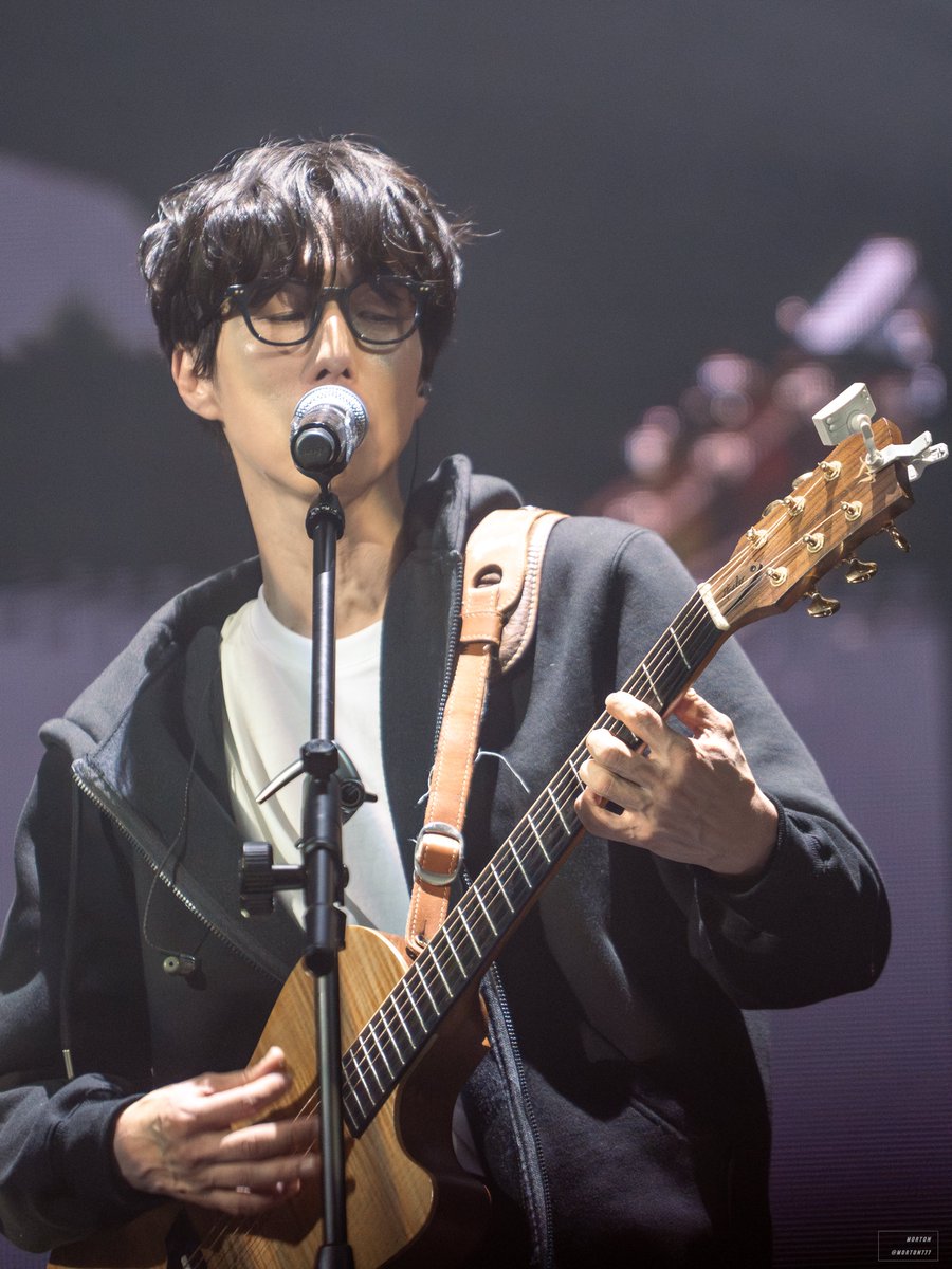 M0RT0N777's tweet photo. 241215 페퍼톤스 연말콘서트 ｢TWENTY｣

페퍼톤스 | 신재평 https://t.co/lOEIZDDpGC
