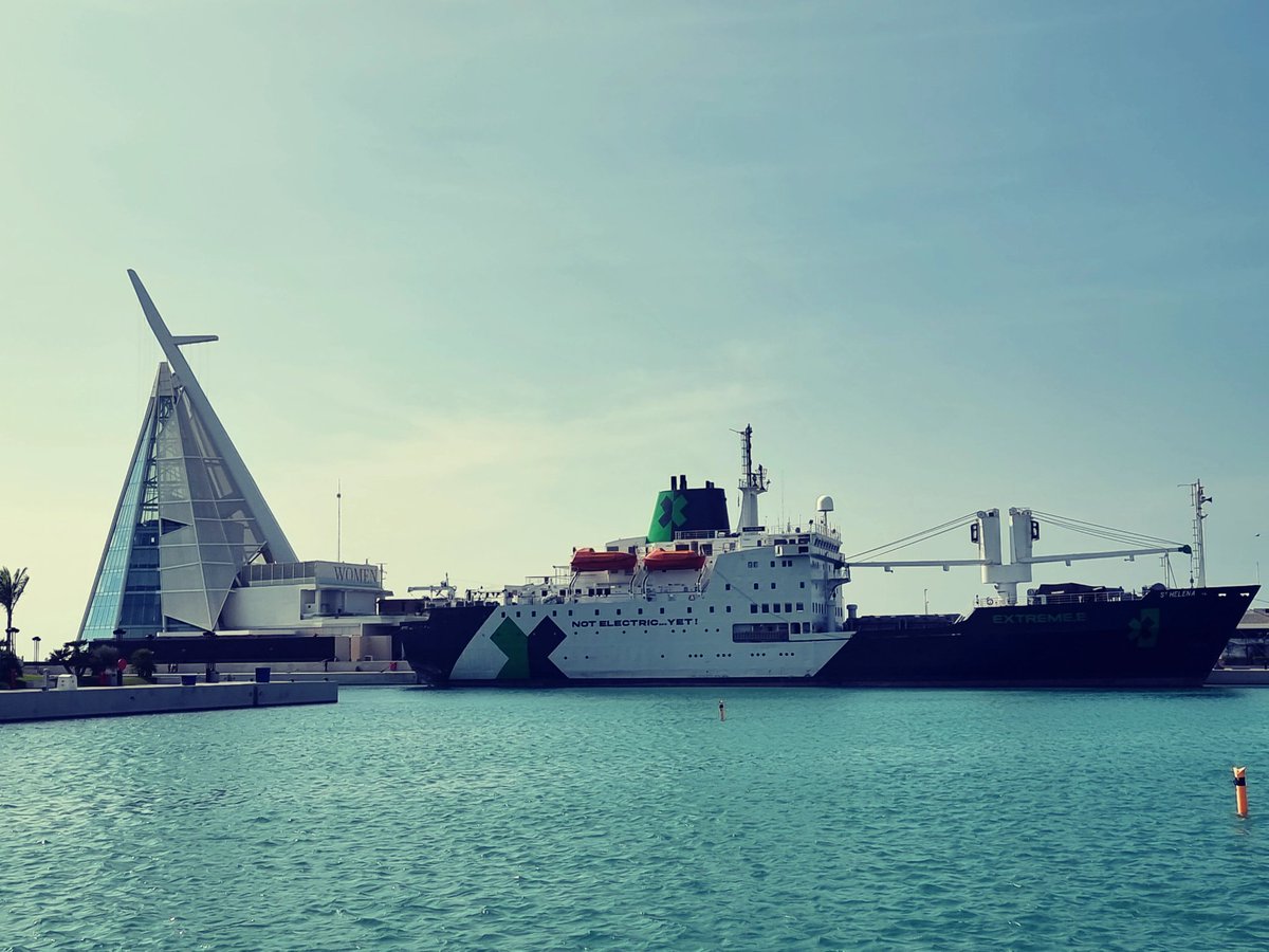 PhilipCMack's tweet photo. @elonmusk a rare chance has come up to buy a historic ship. St Helena, last of the RMS liners (like Titanic). She's got 2 cargo holds, a lab, 62 cabins, restaurant, aft lounge deck... Would make a perfect mobile command centre ⚓ https://t.co/H1OOHgyhsF