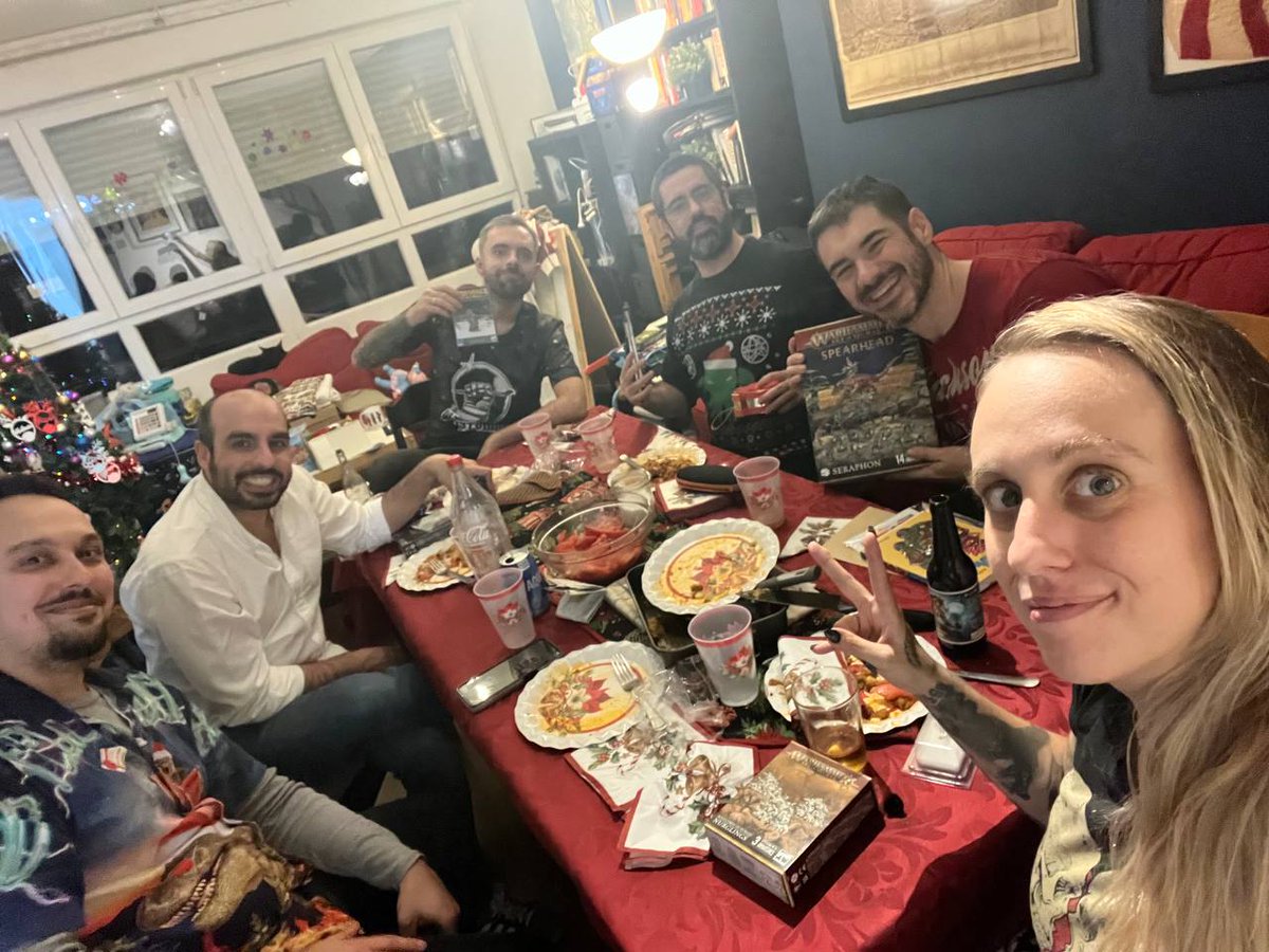 Zibuz7's tweet photo. Ayer tuvimos cena de los últimos de Itsvaan. Raro momento en el que estamos todos juntos en persona.

@red_dreadnought @matadero40k @ForTheKhan @Tortugokamikaze @warhawed https://t.co/q1QcphFY3S