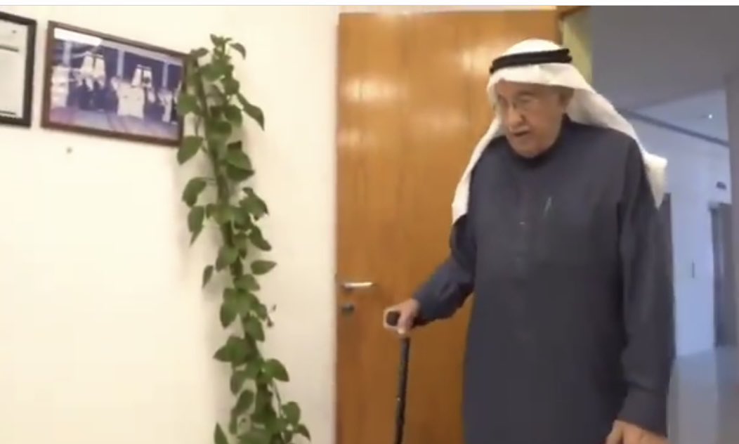 halkadi's tweet image. ▪️عاش حياته لوطنه وأبناء وطنه  الشيخ #عبدالله_العلي_النعيم رحمه الله 
🍃أحب العمل الانساني والاجتماعي  لم ينشغل عنه رغم مسؤولياته الكثيره حتى رحيله لرحاب ربه
 🍃بدأ حياته عاملا ثم أعطى للوطن وأبنائه بكل مفاصل تنميته: تربويا وإداريا وتطوعيا : معلما وأمينا للرياض وإداريا : مرورا…