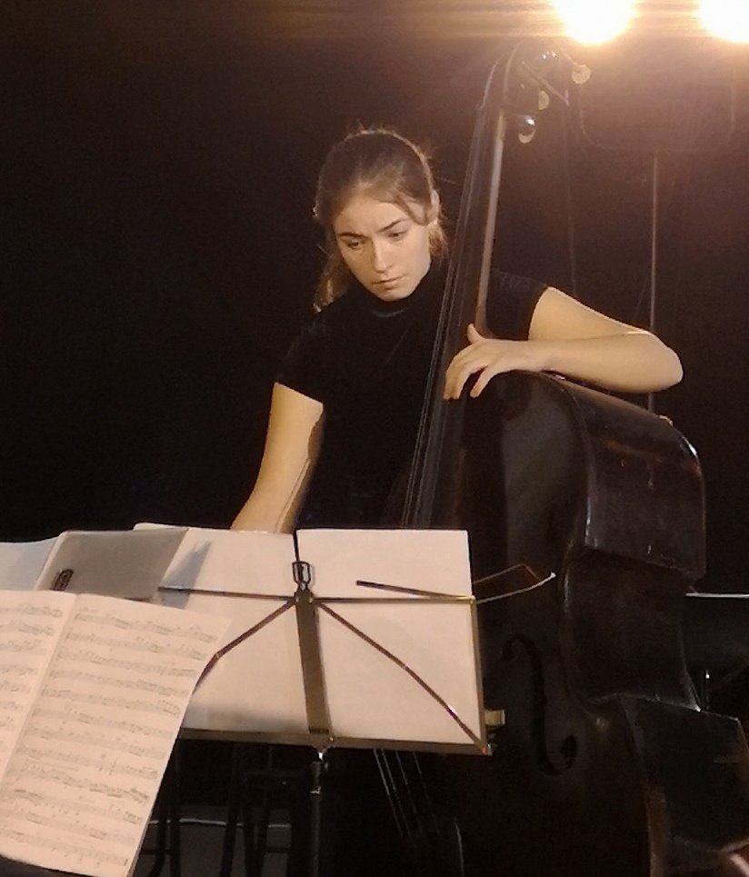 npini's tweet photo. Els cicles de música de cambra de #LaModesta, a la @FundacioIluro, són exquisits.
Gent jove amb talent, molt, però un públic generalment gran, massa gran. 
Caldria fer-ne més difusió.
Ahir vam poder escoltar peces d'Emilie Mayer, no enregistrades abans, i de Jordi Cornudella. https://t.co/cIKTVu1SSq