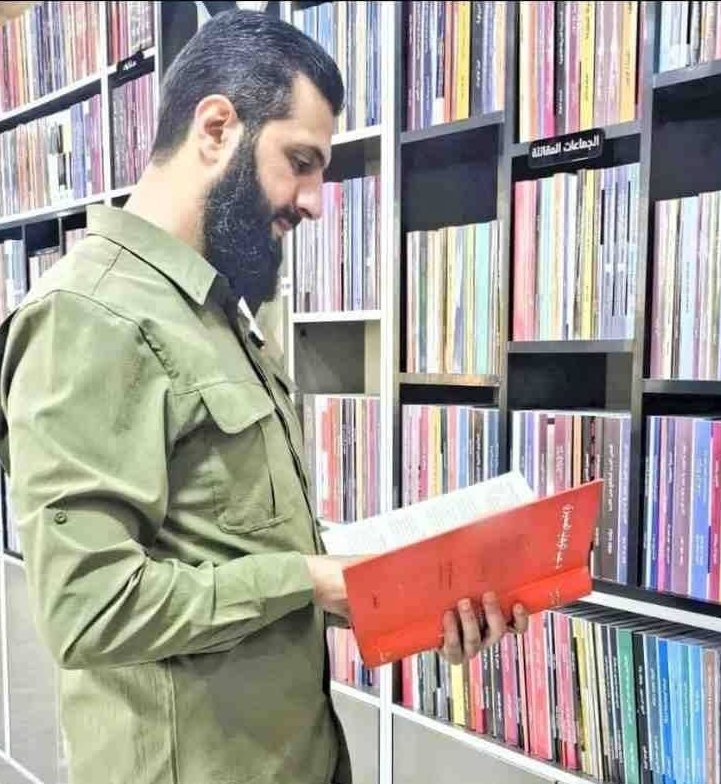 OutFarsi's tweet photo. الجولانی:
فلسطینیها حق ندارند از خاک سوریه برای جنگ با اسرائیل استفاده کنند.
عرزشی خاک بر سرت
#IRGCterrorists https://t.co/lAREUev50p