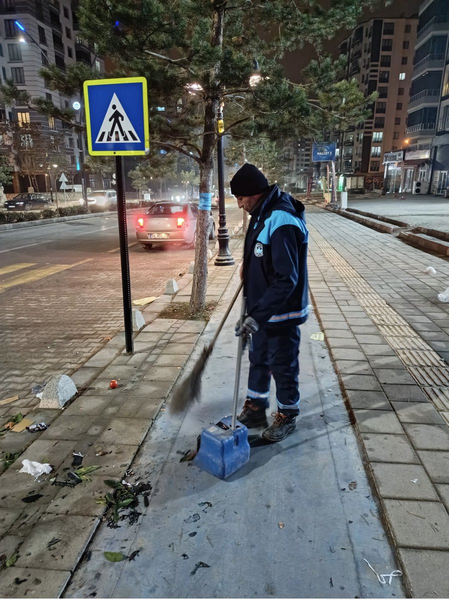 battalgazibeltr's tweet photo. Temizlik İşleri Müdürlüğü ekiplerimiz gece gündüz demeden sahada çalışmalarını aralıksız sürdürüyor.

#AsrınMirasıGeleceğinİnşası https://t.co/5vH1rp1ZFh