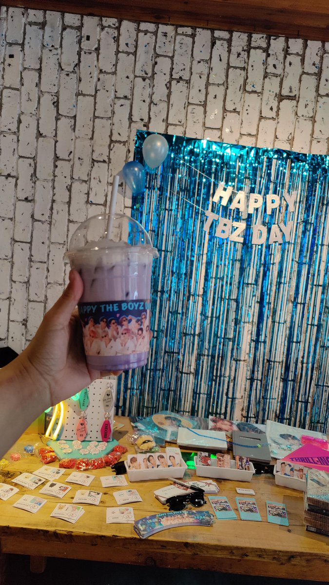 hotpinknew98's tweet image. NYC DEOBI!! Stop by Sweet Moment for the 2nd and last day of the TBZ Cupsleeve event!!

♥️♥️

#theboyz #cupsleeve