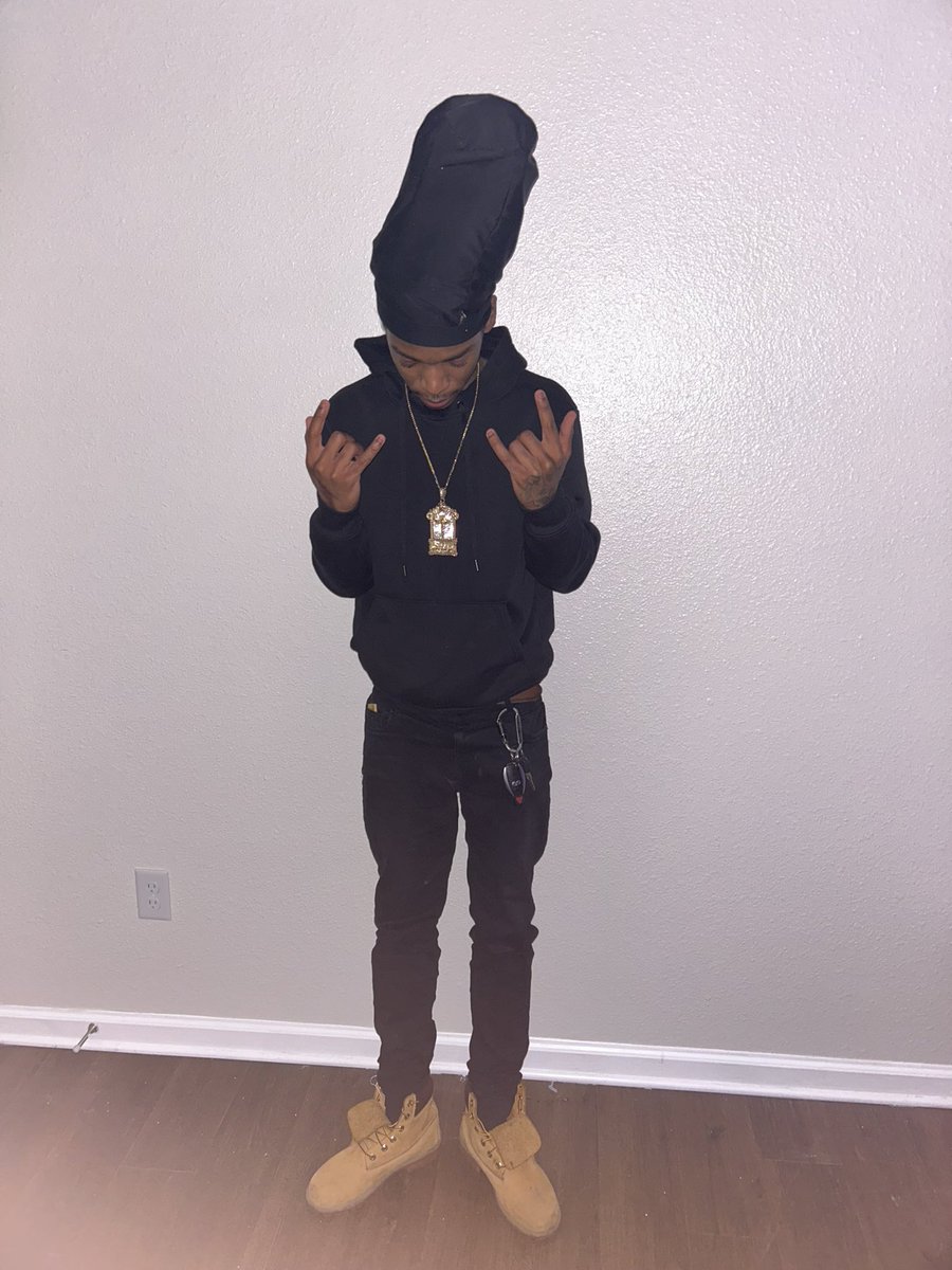 holland616's tweet photo. He know I fuck his bm now he sick with it https://t.co/5khlTMUUTv