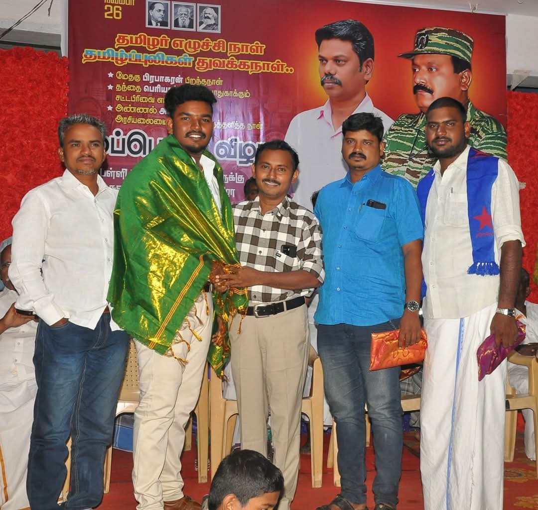 PerarivalanT's tweet photo. அற்பணிப்பால், அனுகுமுறையால்,
அறிவார்ந்த ஆற்றலால் அடுத்த தலைமுறையை வழிநடத்தும் பன்பின் அடையாளம்,   தமிழ்ப்புலிகள் கட்சியின் ஊடகத்தின் உயிர்நாடி அன்புத்தம்பி #அம்பேத்சிவா பிறந்தநாள்... அண்ணனின் மனமார்ந்த  வாழ்த்துக்கள்! @Ambethsiva @sivasamy98 @tamilnaveen_ https://t.co/g5fnJqnus3