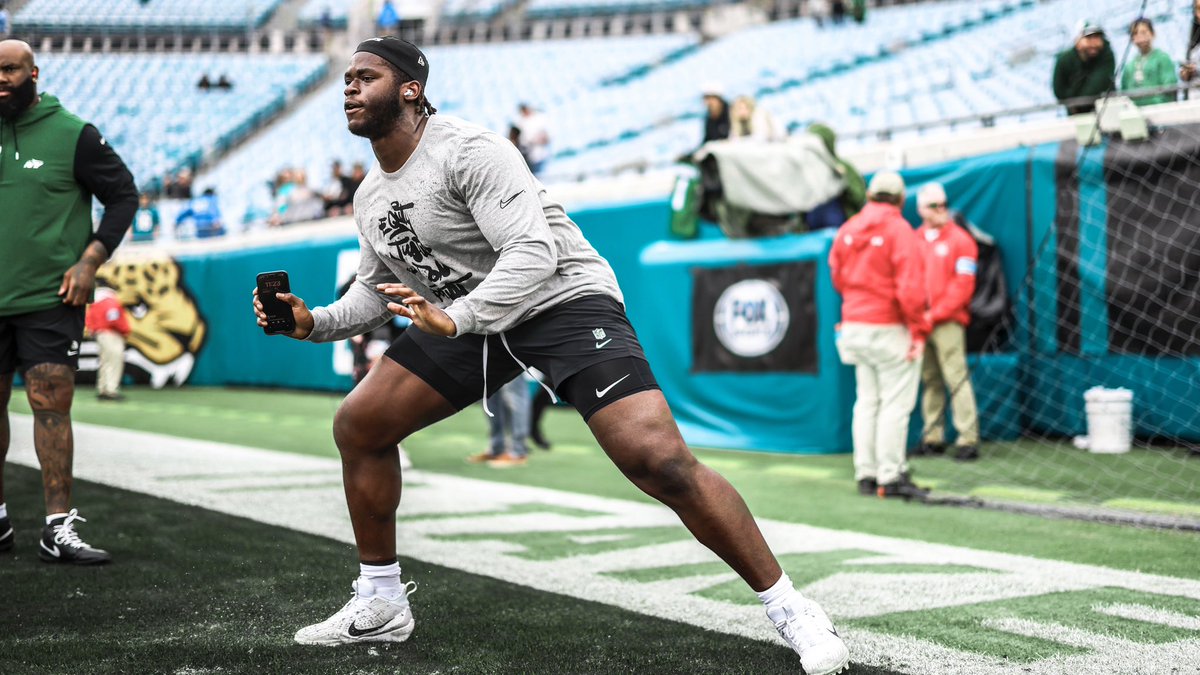 nyjets's tweet photo. Here on business.

#ProBowlVote + @GarrettWilson_V 
#ProBowlVote + @iamSauceGardner 
#ProBowlVote + @olu_fashanu https://t.co/JmSoEANxia