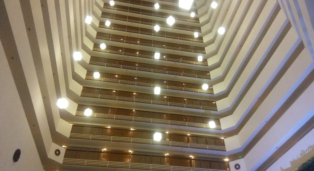 Vijay79937's tweet photo. lights decorated in my hotel ✨🪩 https://t.co/svYPJLxntF