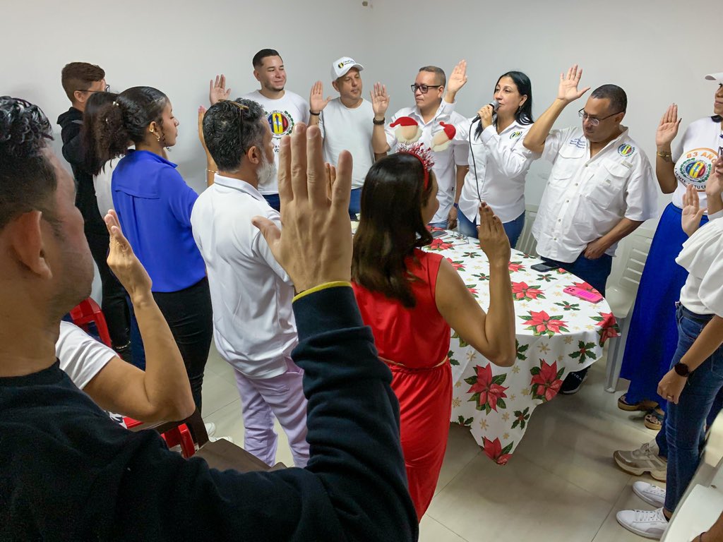 DipRonderos's tweet photo. ¡Juramentación del Comité Ejecutivo Municipal de Maneiro! 🏳️

En @advenezuelaa estamos fortaleciendo nuestra maquinaria, prestos desde ya para los retos que nos depara el 2025. 🇻🇪

Desde @adnvaesparta_ve decimos, firme y claro, #WeWillComeBack 💪 https://t.co/gcUS9Oxiuo