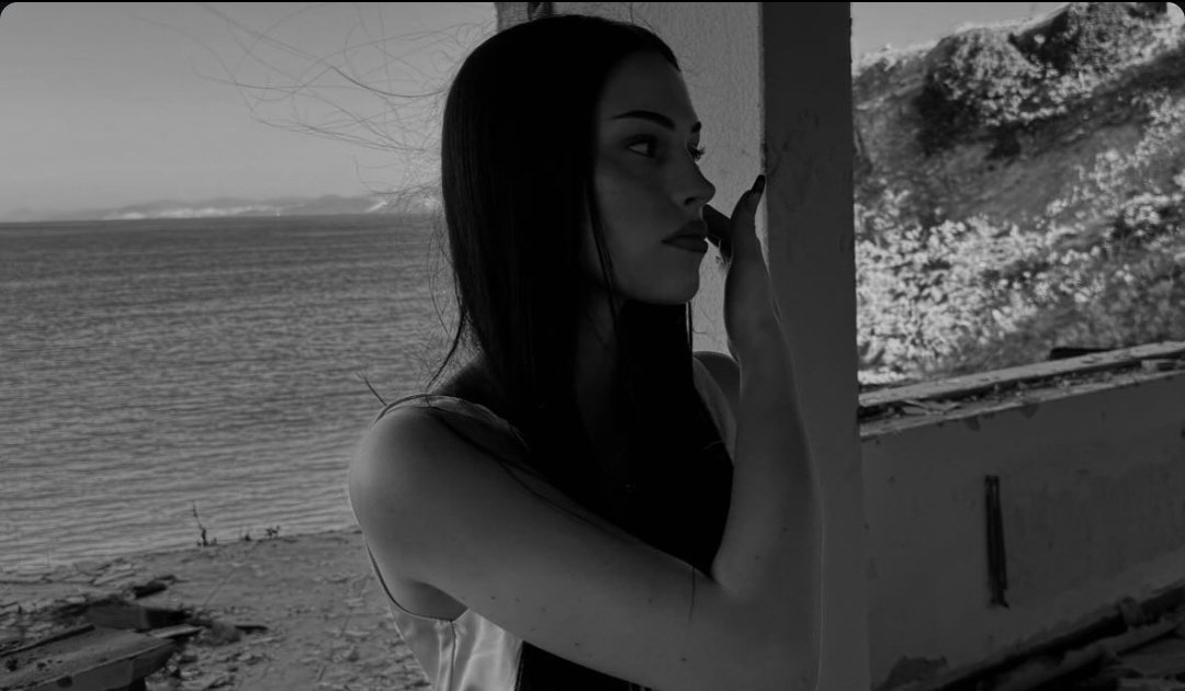 ᅠᅠhel͟e͟n. tweet media