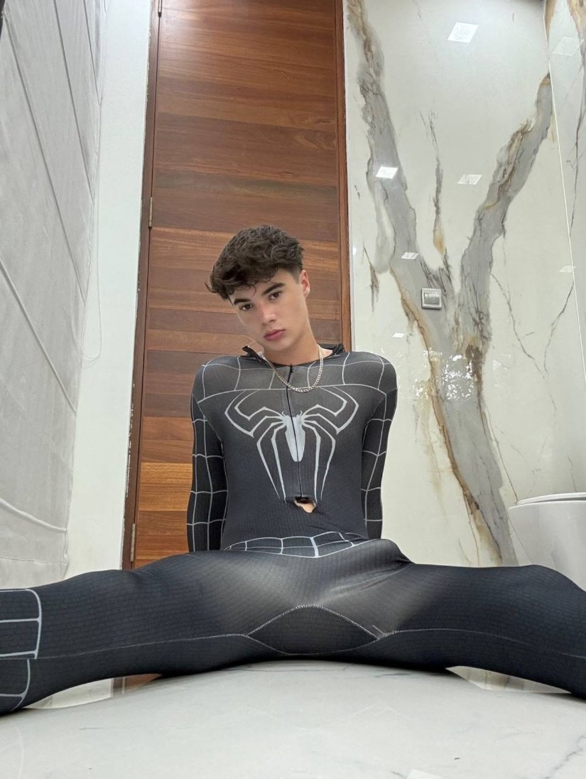 coffeeandsam's tweet photo. Reply "yes" for d pic in ur dms (very serious) https://t.co/7GLxQiDeQh