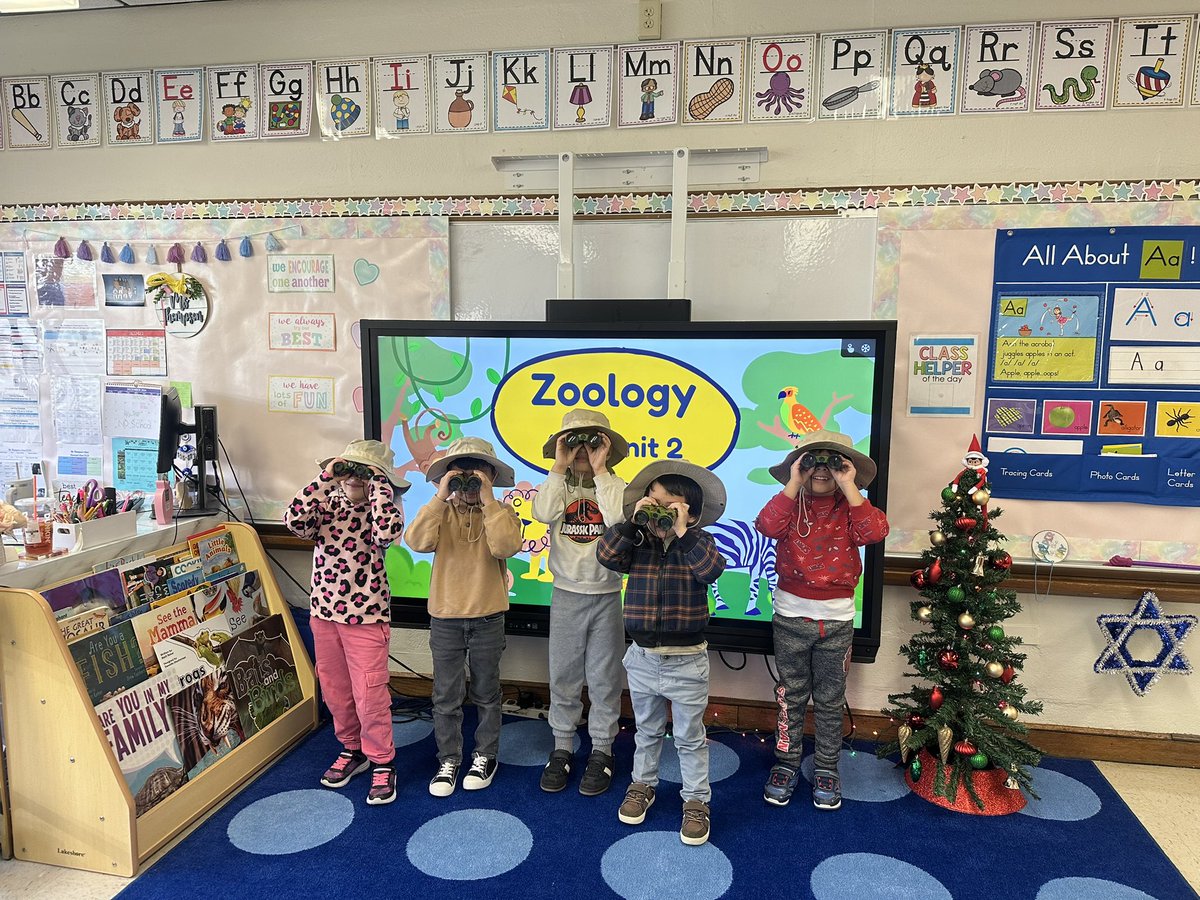 welker_cynthia's tweet photo. Ms. Thompson’s students became zoologists at the culmination of their zoology ARC unit. They were so excited to go searching for all of the animals that they learned about. https://t.co/Cn1sXqL8Xh