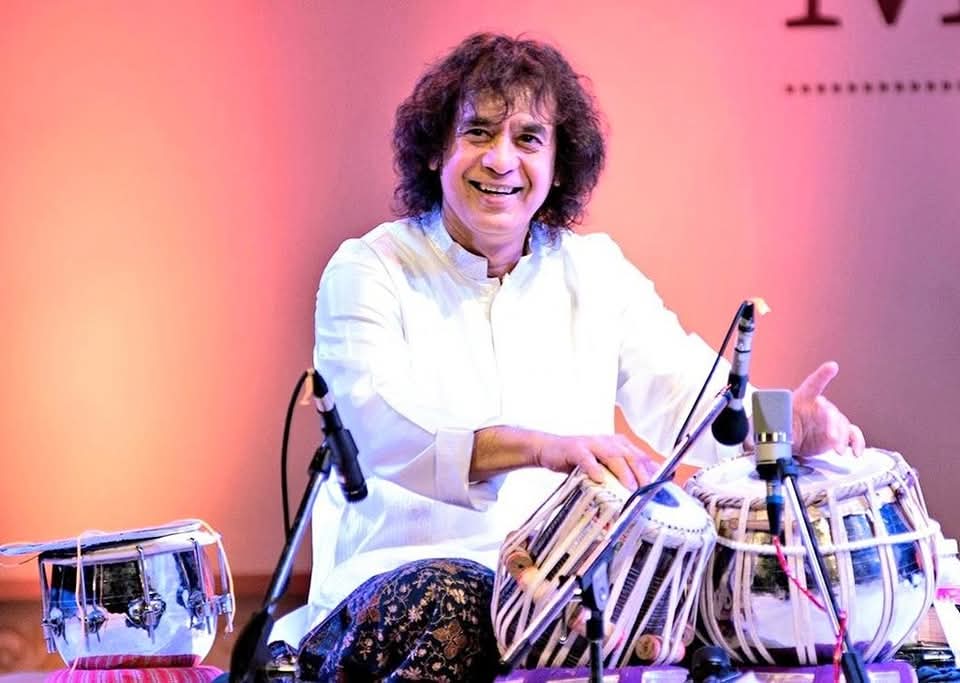 AKSHARASINGH1's tweet photo. विश्वविख्यात तबला वादक पद्मविभूषण उस्ताद आदरणीय "जाकिर हुसैन" जी के निधन की समाचार अत्यंत दुःखद हैं। उस्ताद जाकिर हुसैन जी का निधन देश की कला, संगीत और संस्कृति के लिए एक अपूरणीय क्षति है।

ईश्वर दिवंगत आत्मा को शांति प्रदान कर शोकाकुल परिवारजनों को यह दुःखद घड़ी सहन करने की शक्ति दे।
.
.
.
#aksharasingh #jakirhusain #RIP