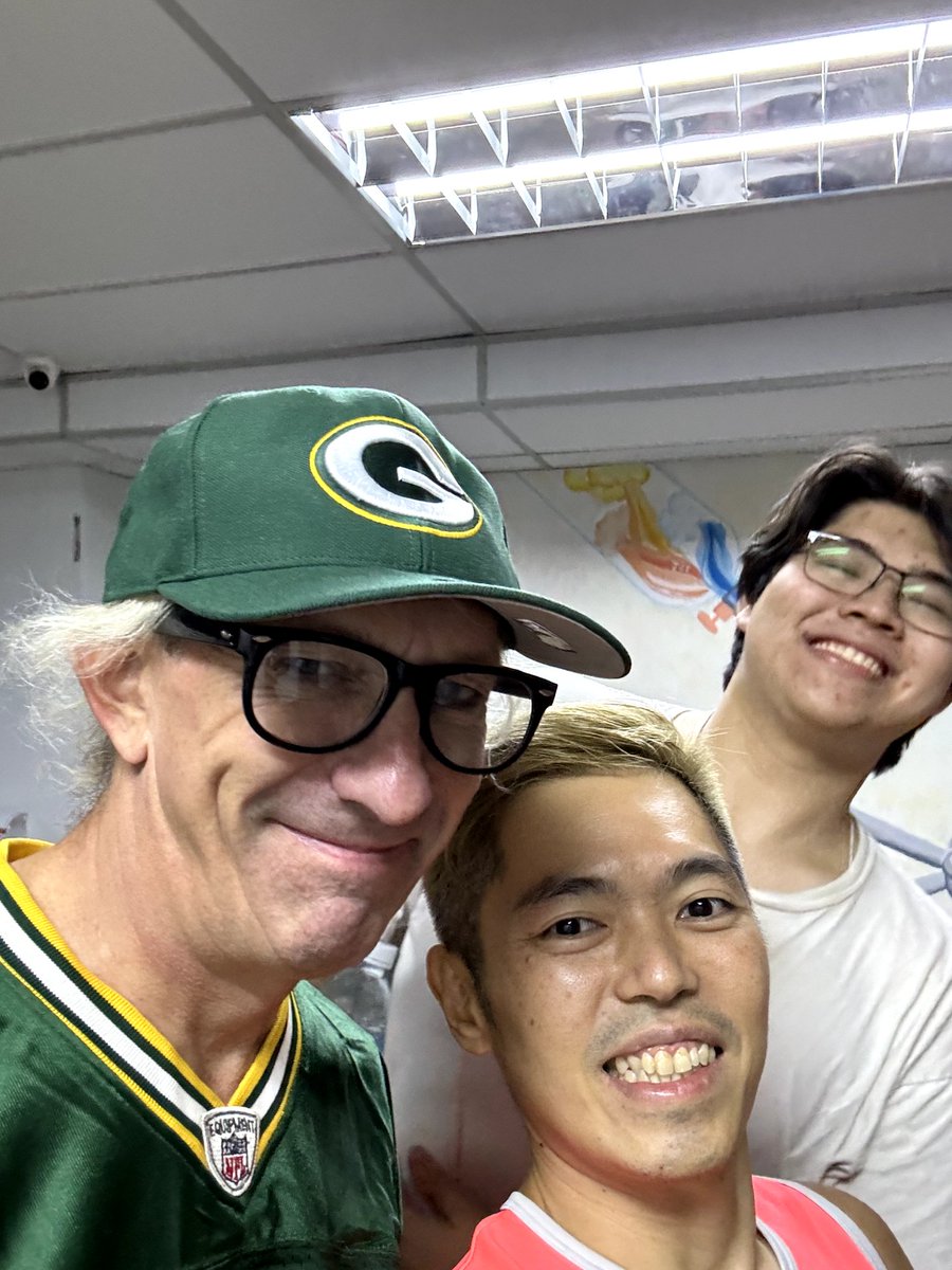 dwanhb's tweet photo. Coach Vince is definitely one who walks the talk.
Giving his 100% right alongside us, as well as giving sage advice.
Coaches like Clinton Swaine  and sifu Marko are truly hard to come by. Who are your go-to teachers?
Share in the comments!
#CircleOfChampions https://t.co/p3o3AjKAYU