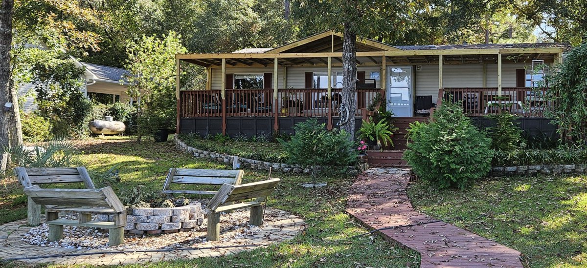 ThatSinksIn's tweet image. My dad turns 75 tomorrow.
He just built this roof over his lake house porch.