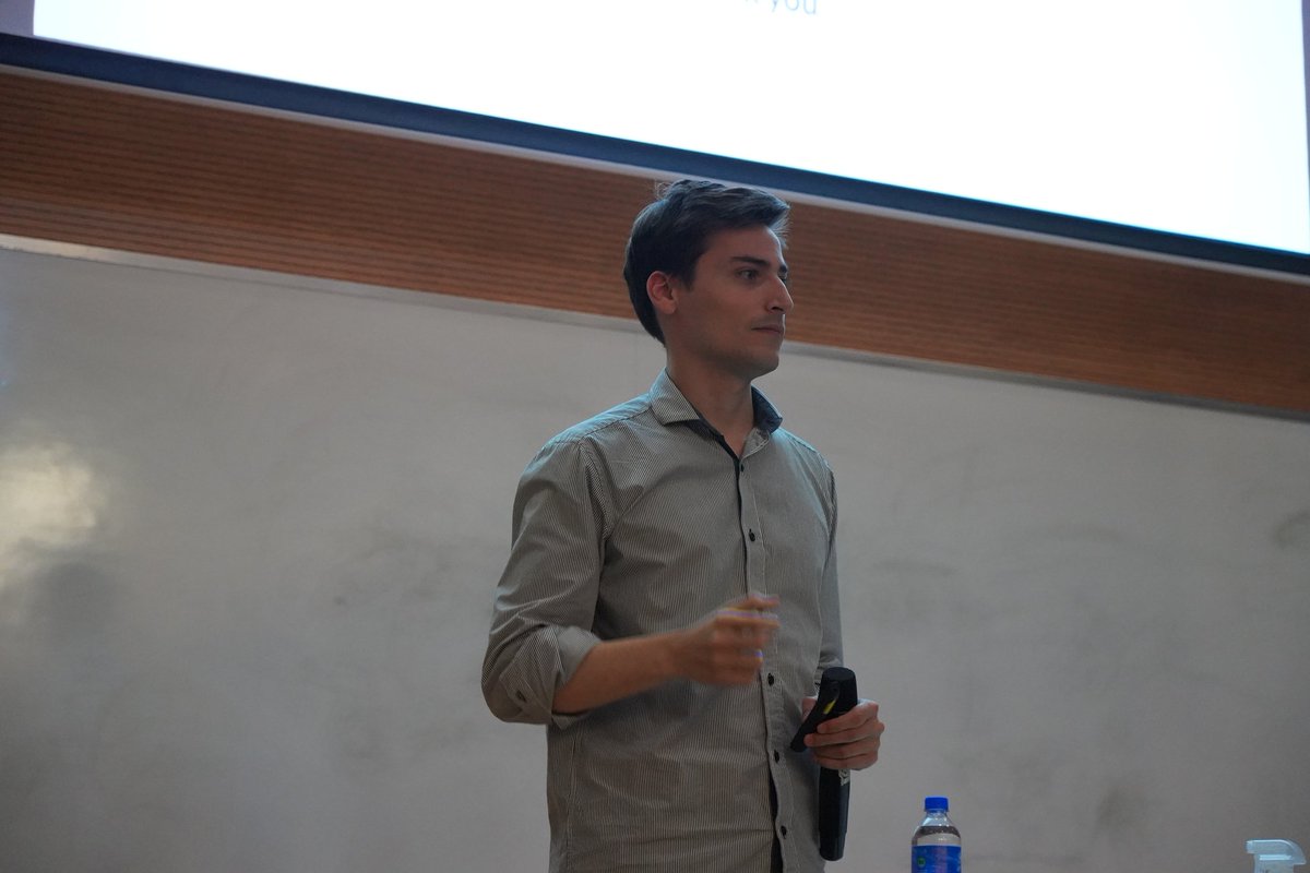 DDaysLAC2024's tweet photo. Later, Etchevest discussed the self-sustaining processes in turbulence transition, Reartes talked about the role of the Basset-Boussinesq force in stratified flows, and Español delved into the effects of local flow geometry on particle pair dispersion. https://t.co/5pxZTXkYEa