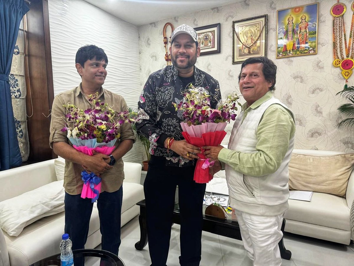 achyuta_samanta's tweet photo. Delighted to welcome renowned actor Mr. Amit Sial and filmmaker Mr. Raaj Shaandilyaa to KIIT for the 5th Kalinga Global Film Festival (KGFF).
Their presence adds immense value, inspiring our students with their journeys. Grateful for their support in making KGFF a grand success! https://t.co/xmJEgBA4o9