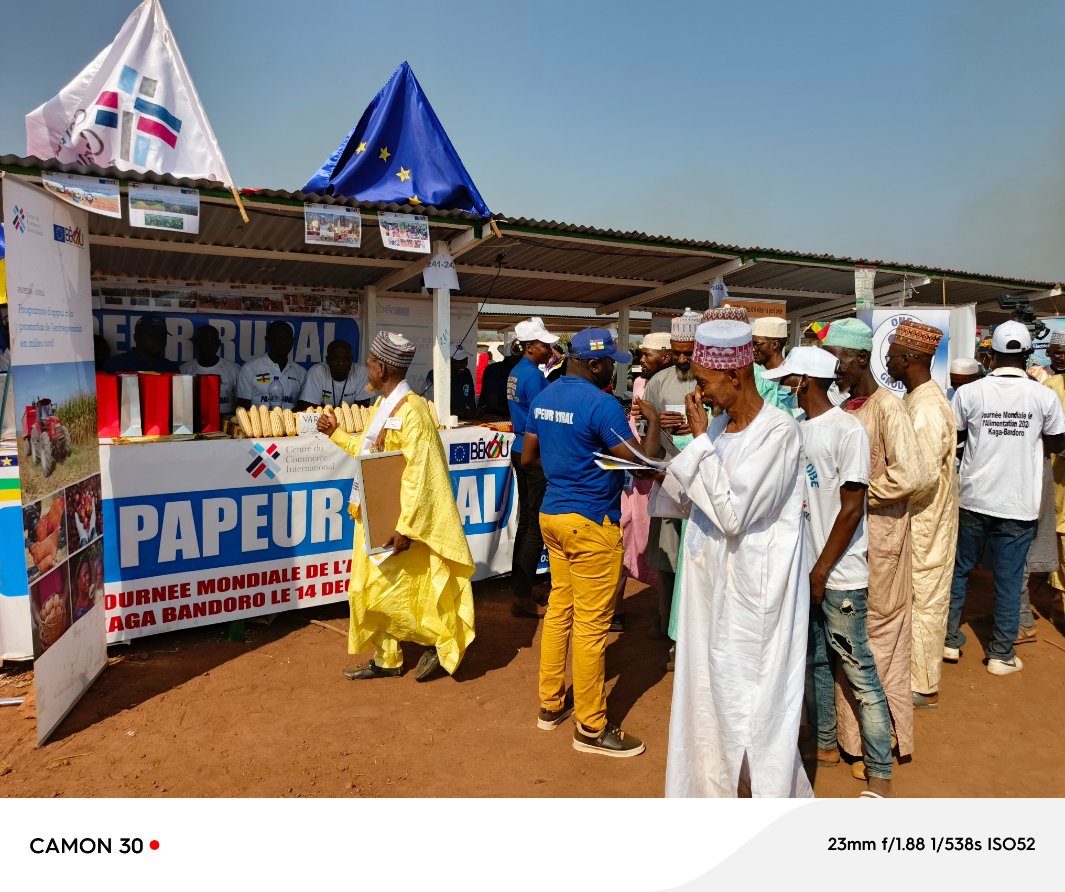 PapeurCar's tweet photo. Participation remarquée du @PAPEUR Rural à la célébration en différé de la journée mondiale de l'alimentation. Un stand à la couleur de la coopération entre la RCA et l'UE avec la participation active des coopératives agricoles. 
@UEenRCA @UEDouglasCarp @ADiallo_ITC @hamadoun_hd https://t.co/QceU2ygWkB