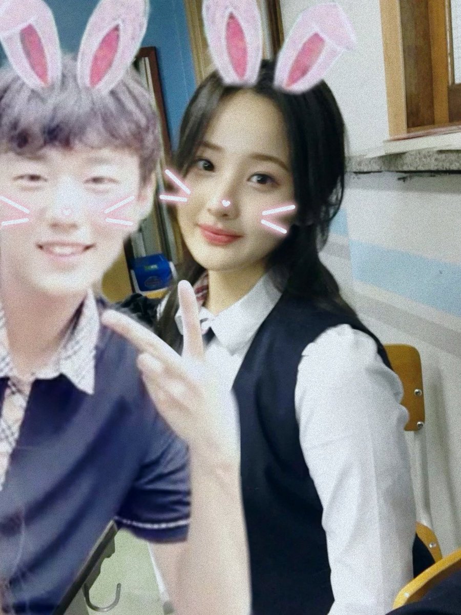 _Intak's tweet image. Slmt 3 blnan sm Ayah,, BundaQ sYangQ,, aYah syg Bunda Claloe,, 🤭 #couplegoals