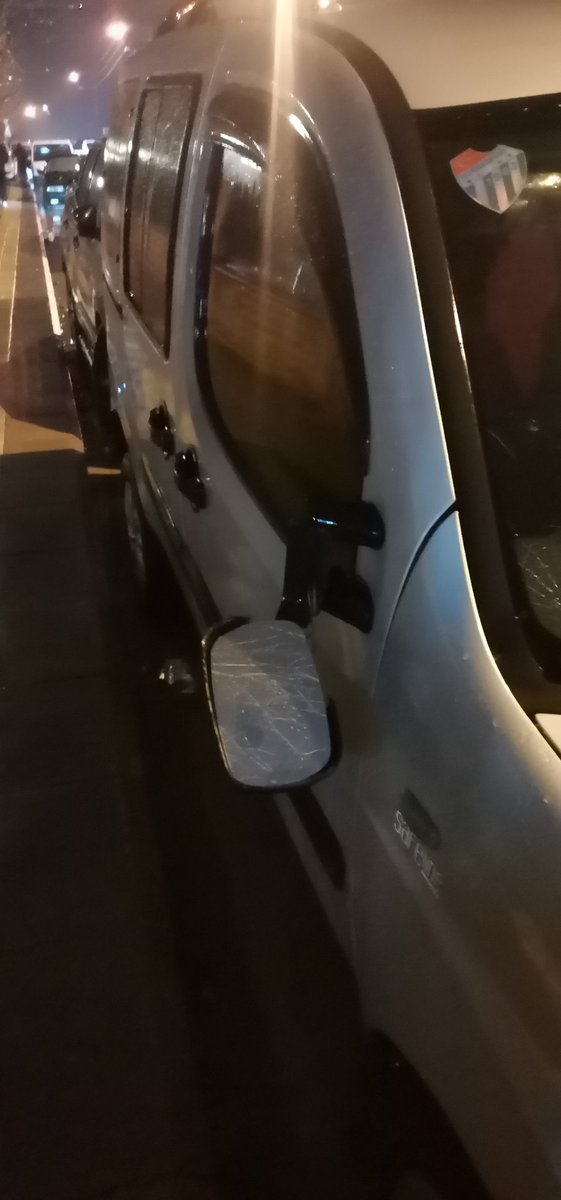 aliuysal16brs's tweet image. Bunu yapan Eskişehirli değildir diye düşünüyorum ama desteğe gelmiş 16 plaka bursaspor amblemi var diye ayna kıran orospu çocuğu keşke bekleseydin de gösterseydim ben sana nasıl kırılır ayna #Eskişehir #Bursaspor #Eses @Eskisehirspor