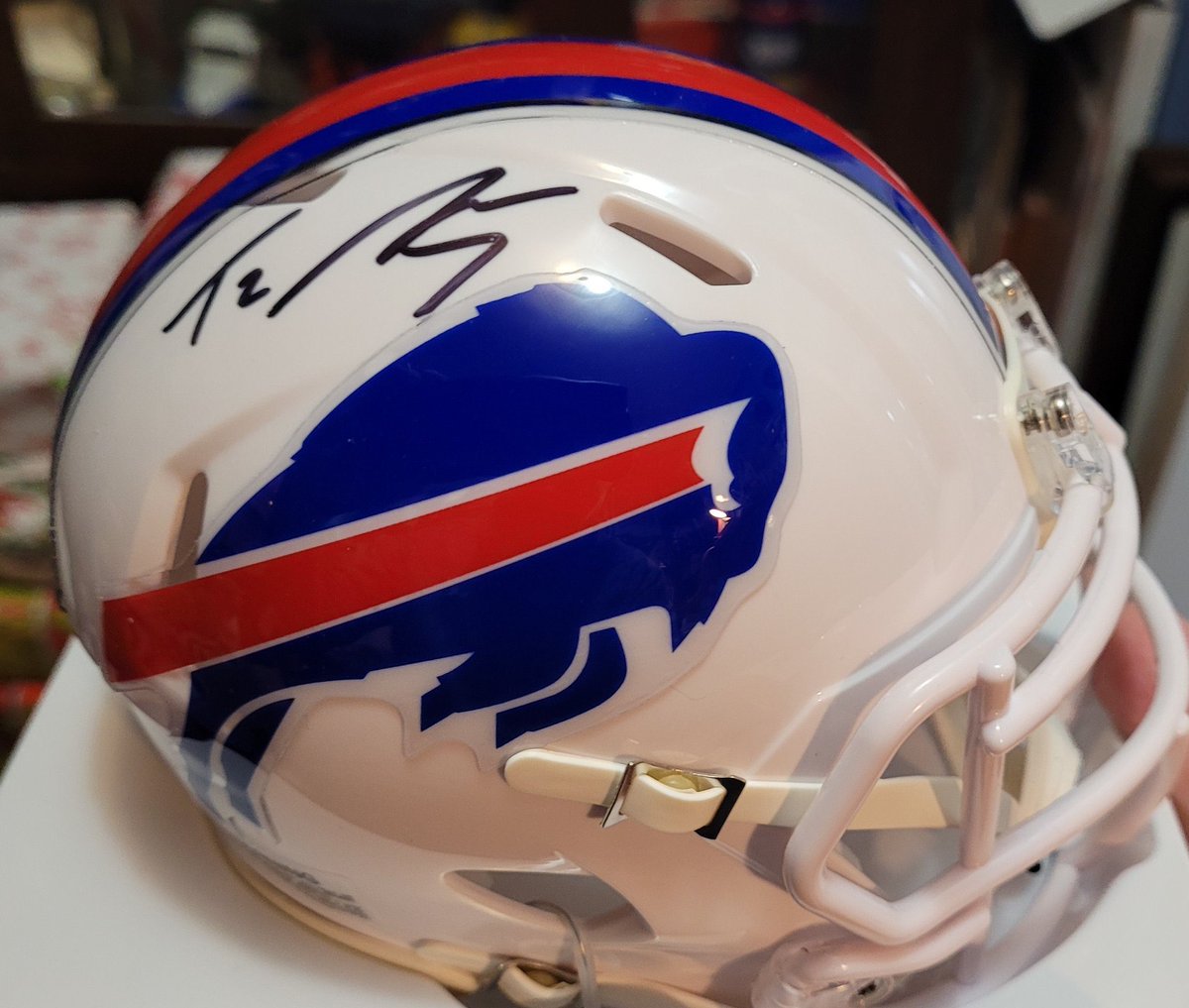 🚨🚨 End of Season Giveaway 🚨🚨

To enter to win this signed Taron Johnson mini:

- Retweet
- Follow me
- Follow <a href="/jimmyreu81/">Jim Reuther</a> 

Winner will be selected on January 5th!! Good luck and Go Bills! #BillsMafia
